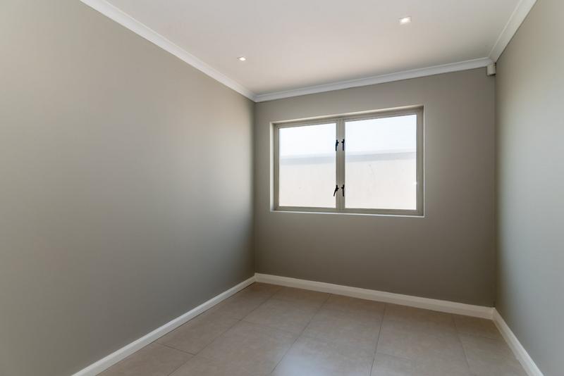 To Let 2 Bedroom Property for Rent in Muizenberg Western Cape